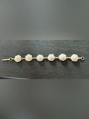Vintage Ivory Floral Gold Tone Link Bracelet